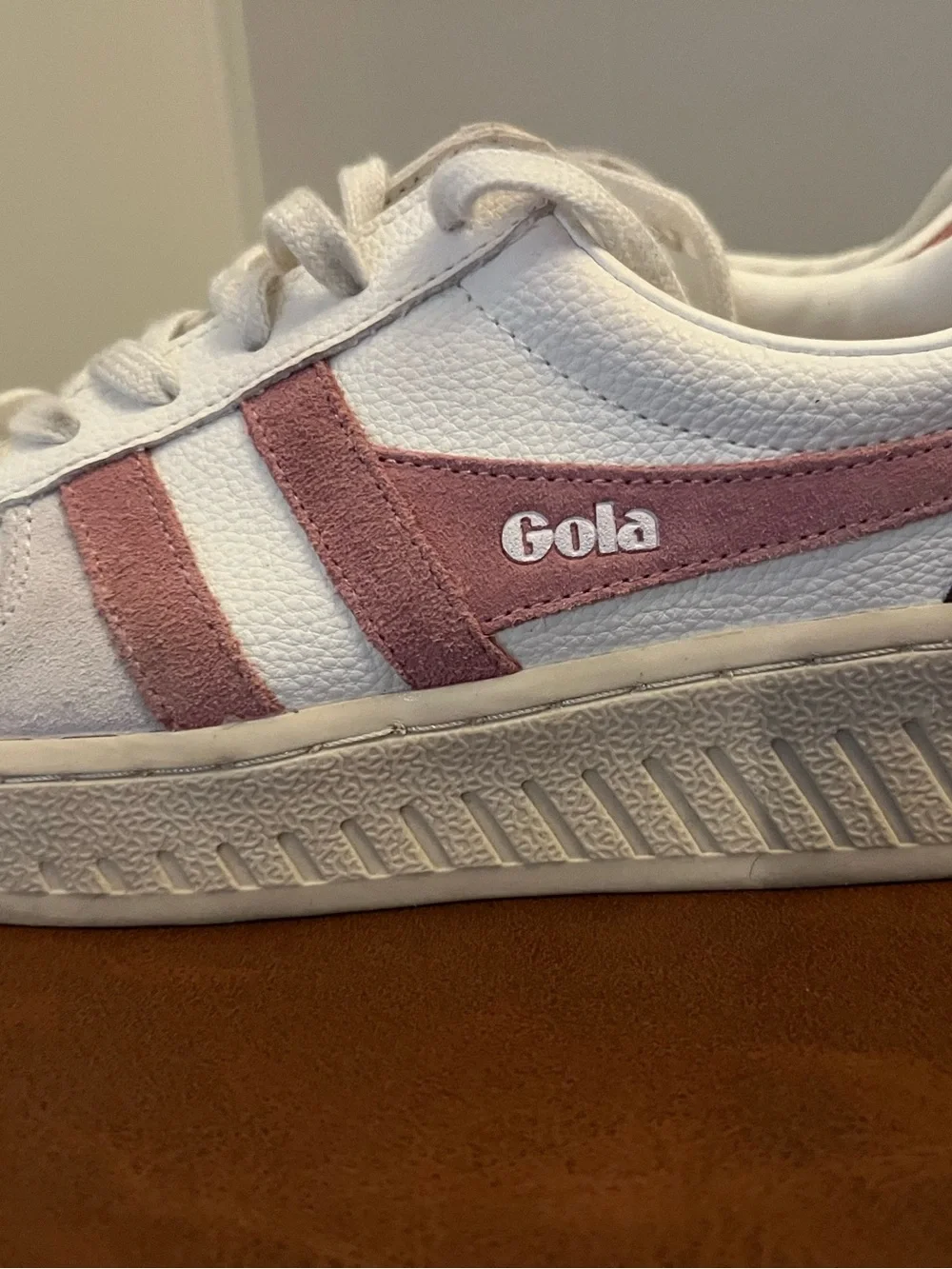 Women’s GOLA White & Pink Retro Sneakers -like NEW -7